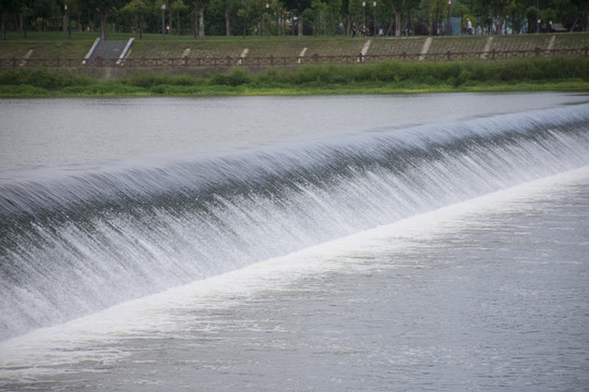 河流堤坝