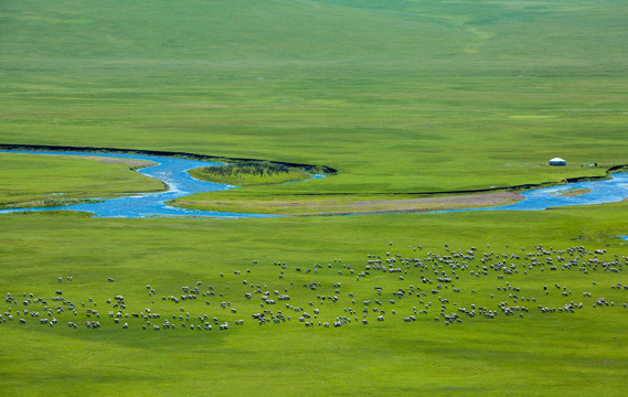 草原河流羊群马群蒙古包