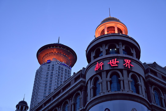 上海新世界百货大楼夜景