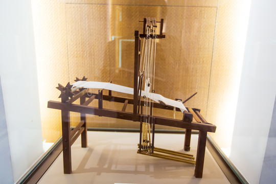 江苏苏州丝绸博物馆罗织机模型