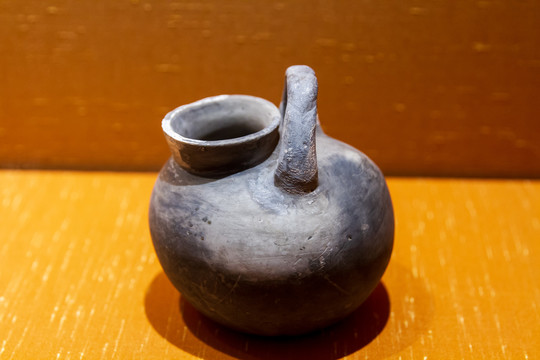 江苏苏州博物馆良渚文化黑皮陶罐