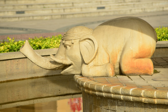 喷泉雕塑大象