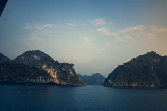 越南下龙湾海上小岛