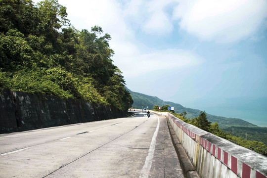 越南灵姑湾公路风景