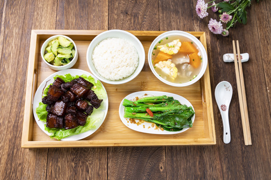 红烧肉套餐饭