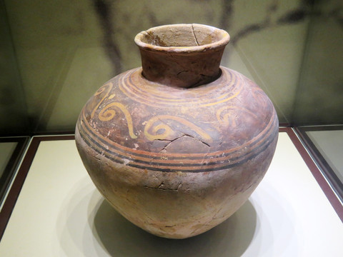 新石器时代彩绘云纹陶罐