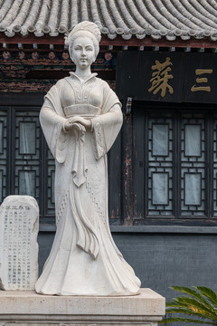 苏三塑像