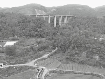 山区路桥黑白照片