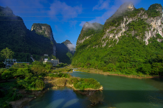 山水河流风景