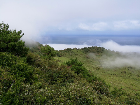 云雾缭绕的海面