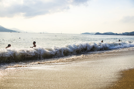 海浪沙滩