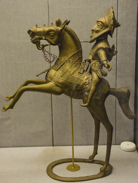 骑马武士铜像