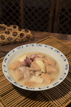 冻豆腐排骨汤