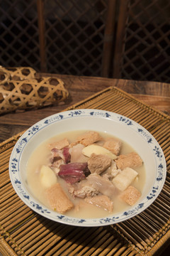 冻豆腐排骨汤