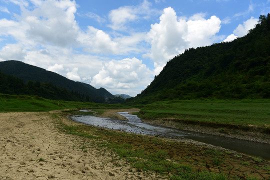 水草洗草坝