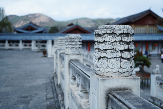 丽江古城木府的石栏杆