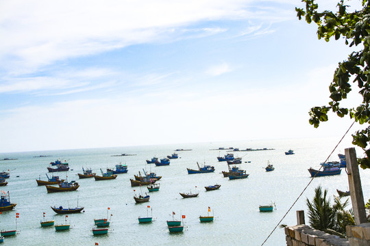 越南港口小渔船
