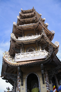 越南大叻灵福寺宝塔