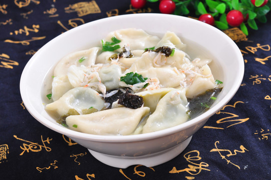 农家大碗汤饺子