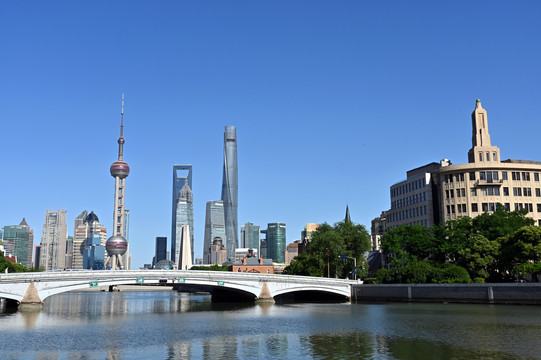上海苏州河乍浦路桥城市风光
