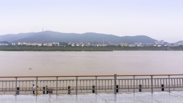 远眺岳麓山