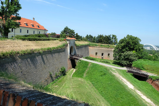 彼德罗瓦拉丁要塞