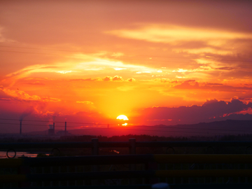 日落夕阳彩云间