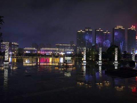 江西宜春城市雨后夜景