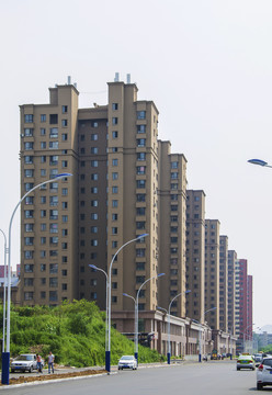 鞍山永乐公园高层住宅建筑与公路