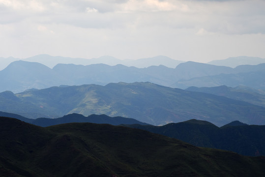山峦叠嶂