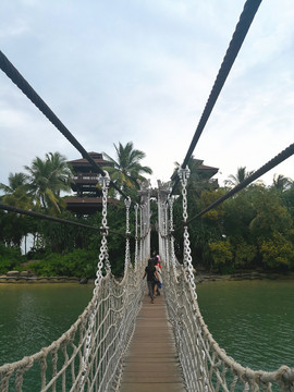 巴拉湾海滩吊桥