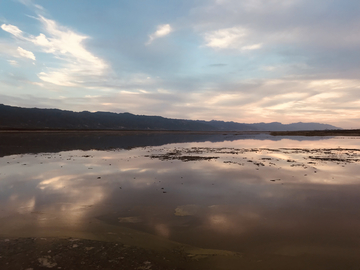 夕阳下的盐湖