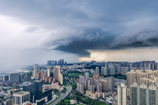 中山暴风雨前夕的景象