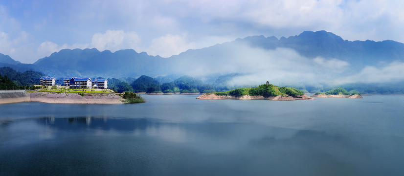 意境水墨山水画