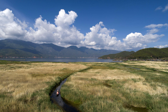 航拍云南泸沽湖草海景区风光