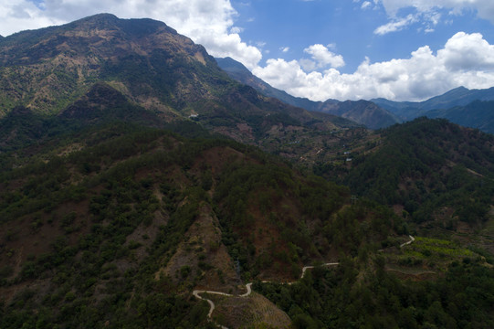 航拍贫瘠的四川大凉山山区风光