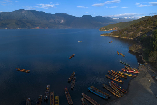 航拍云南泸沽湖旅游目的地风光
