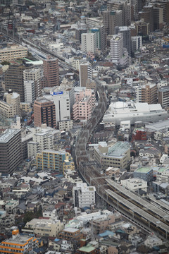 晴空塔俯视东京城铁