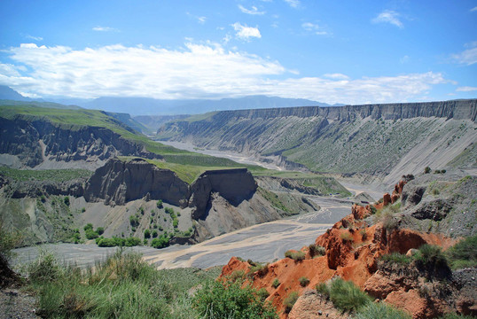 新疆峡谷