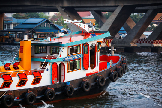 泰国曼谷湄南河上的轮船