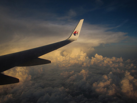 机翼与夕阳