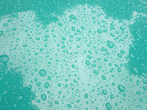 蓝绿色水滴