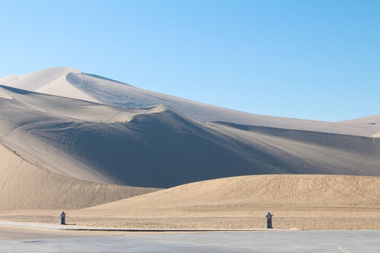 敦煌鸣沙山风景