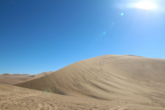 甘肃敦煌鸣沙山月牙泉风景区