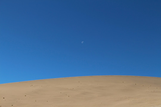 甘肃敦煌鸣沙山月牙泉风景区