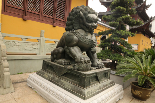 惠力寺铜狮子