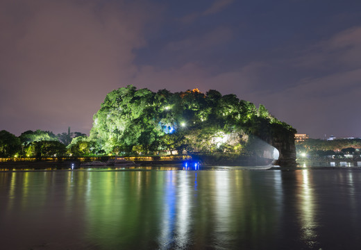 夜色下的桂林象鼻山