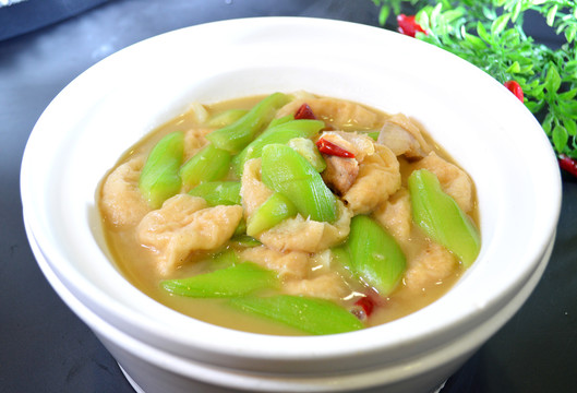 丝瓜焖油豆腐