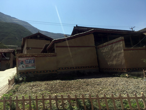 藏乡村落
