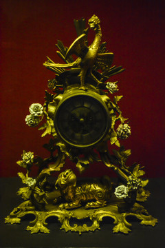 铜镀金白瓷花钟